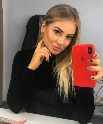 В Москве я дарю мужчинам незабываемые моменты наслаждения. Мои услуги включают эротический массаж, классический и оральный секс, а также способность оживить самые смелые фантазии. За моими эмоциональными и цельными глазами скрывается опытная компаньонка, способная сделать твои сны ярче. Мои фото - честное отражение моей красоты. Доверься моим нежным рукам и ощути настоящее наслаждение. Живу в Москве и с нетерпением жду нашей встречи. 🌹💋🔥 3, 27 лет