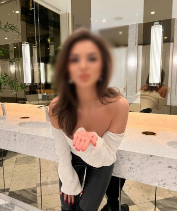 Мои услуги включают незабываемый эскорт и приятное общение. Я готова погрузить тебя в мир страсти и эмоций, исполнить все твои самые сокровенные фантазии. В моих объятьях ты почувствуешь настоящий релакс и насладишься интимными утехами. У меня есть отличные отзывы от моих довольных клиентов, которые подтверждают мою профессиональность и мастерство. Посмотри мои фото и убедись в этом сам! Обещаю, что ты не пожалеешь о проведенном времени со мной. Жду звонка от тебя, чтобы наша встреча стала незабываемой. 💋🔥 7776, 18 лет